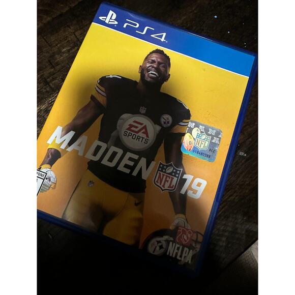 Madden NFL 19 PS4 - Picture 1 of 3